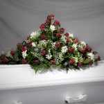 2 Röda Rosor Freesia Brudslöja